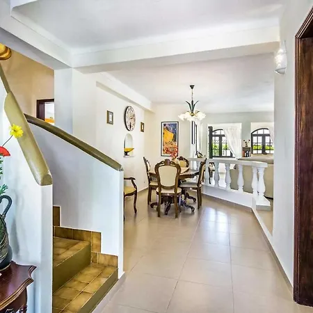Vesta Villa Patroves